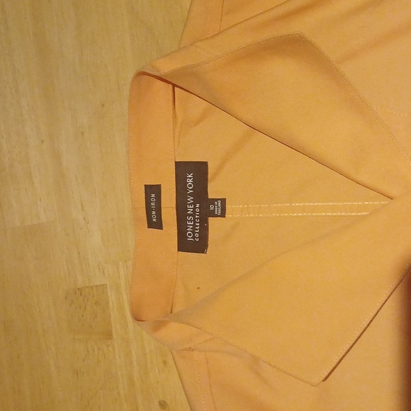 Woman's 'Jones New York " sleeveless blouse - Picture 2 of 6